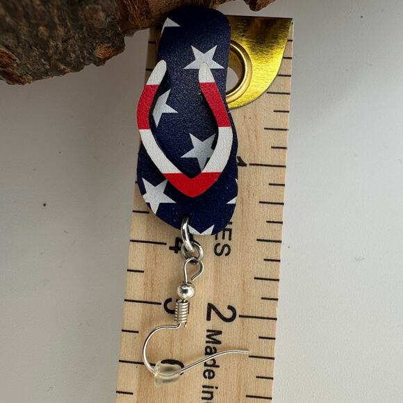 Dangle Earrings Flip Flops USA Patriotic Acrylic Summer Cottage Peasant Preppy - Picture 3 of 4